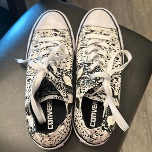 Ladies converse sneakers